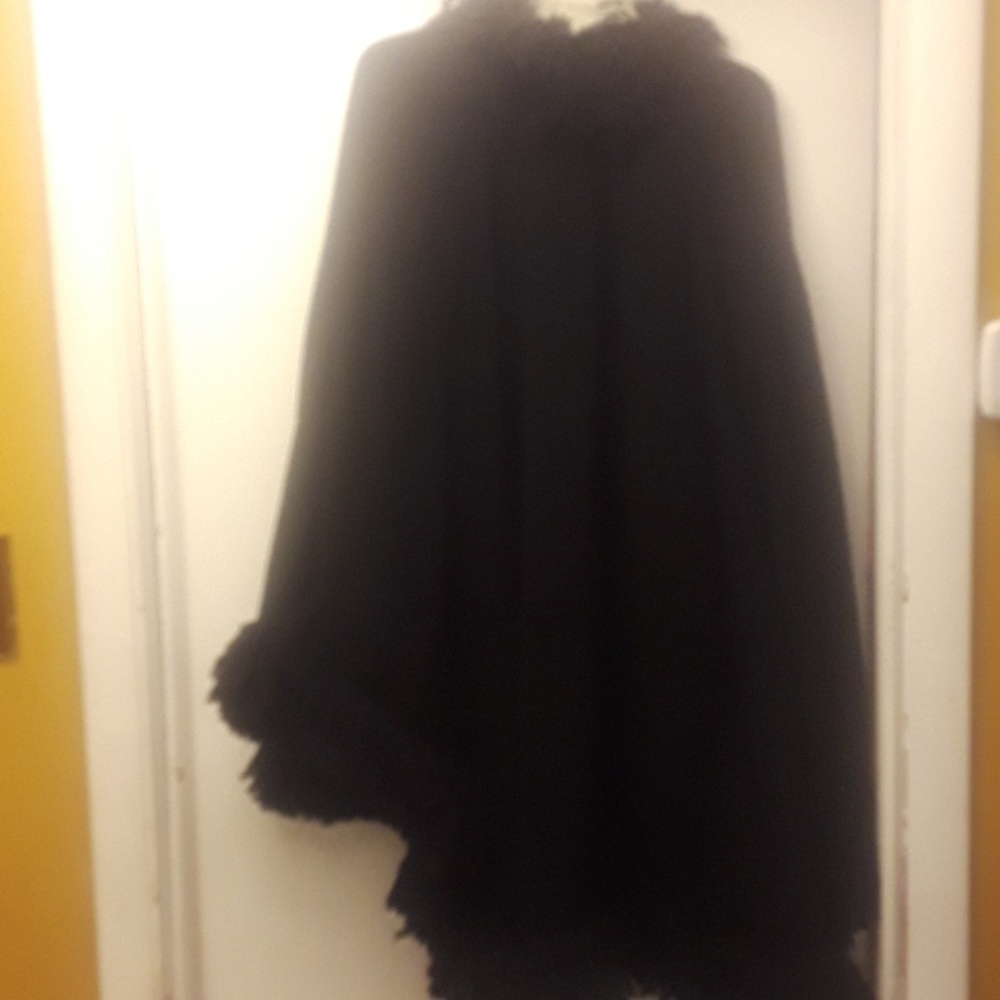 cape - Picture 4 of 4